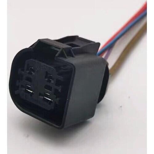 Electronic water pump plug for bmw