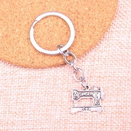 20pcs vintage singer treadle sewing machine Keychain 20*17mm Pendants Car Key Chain Ring Holder Keyring Souvenir Jewelry Gift