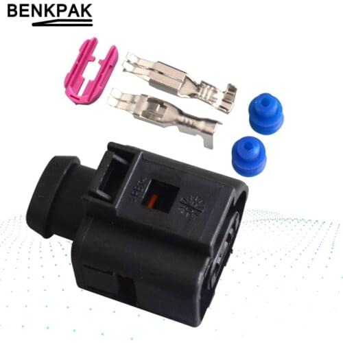 Automotive wiring harness connector 1J0973722 , electrical horn plug