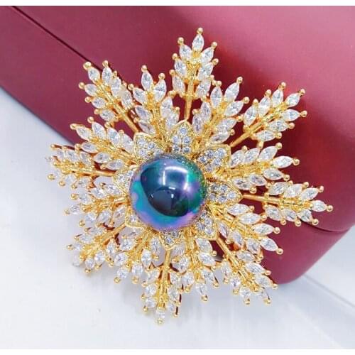 Korean Women Brooches For Women Gold-color Crystal Simulated Pearls Corsages Women Kids Sweater Suit Accessories Brooches Pins