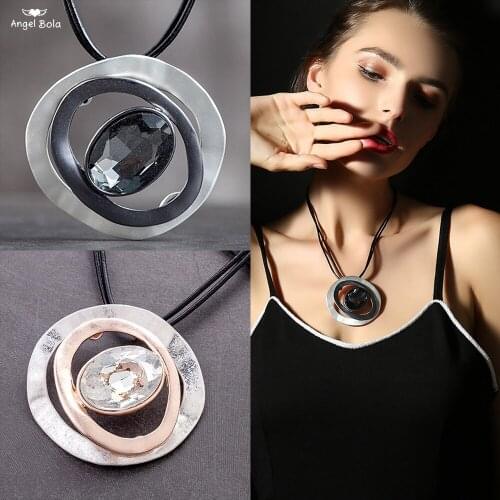 Luxury Black Crystal Stone Pendant Necklace Rose Gold Large Circle Round Pendant Necklace for Woman Jewelry Accessories Gift