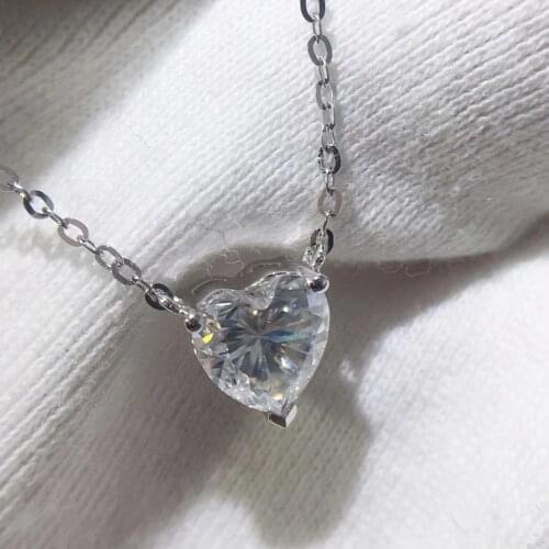 VVS D color ladies 18K gold 750 heart-shaped moissanite 1 carat simple necklace