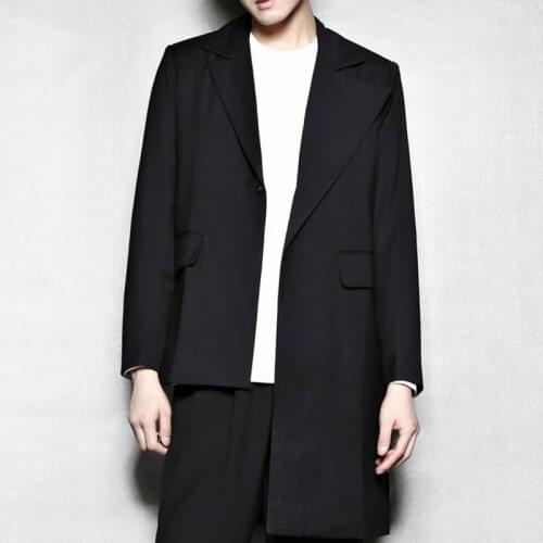 The dark style of Yamamoto is asymmetrical, with a medium-length small suit jacket