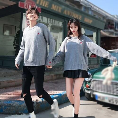 Cute Heart Shape Pattern Knitwear Tops Casual Men Woman Thick Warm Pullovers 2 Colors Knitted Couple Clothing