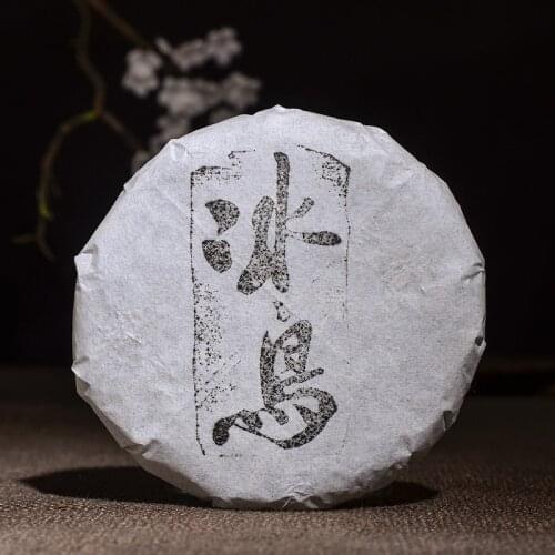 China Yunnan Pu'er tea raw tea cake tea 15 years Iceland raw tea cake 100g factory wholesale Green Food for Health Care