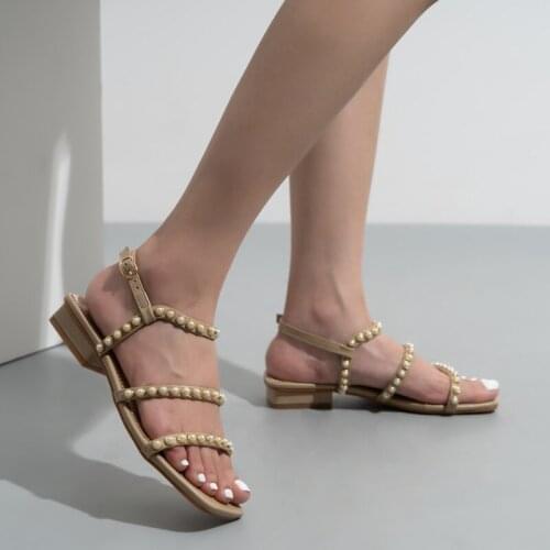 2021 Summer Women Sandals Rivet Pearl Strap Low Heel Sandals French Fashion Fairy Wind One Word Roman Thick Heel Ladies Shoes