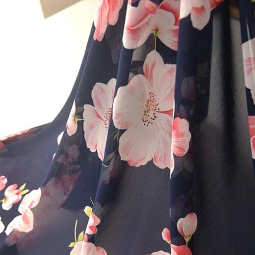 Quality Chiffon tissu Active printing and dyeing of navy blue flowers fabric clothing skirt scarf fabrics