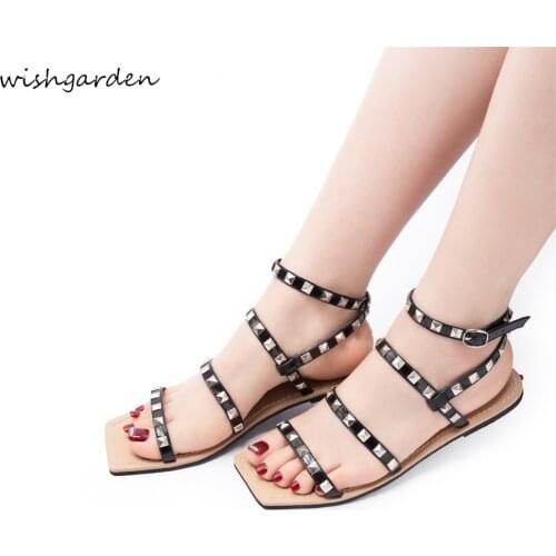 New Women`s Square Toe Flat Sandals Fashion Summer Punk Rivet Strong Beach Shoes Cross Strap Thong Lady Designer Studded Sandals