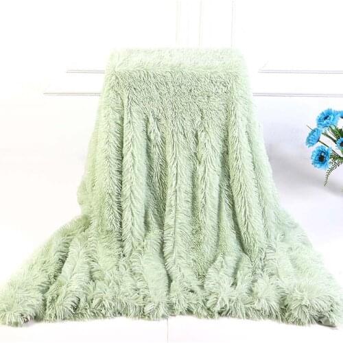 Thicken Velvet Winter Warm Sofa Couch Blankets Bedspread Women Manta Household Textile