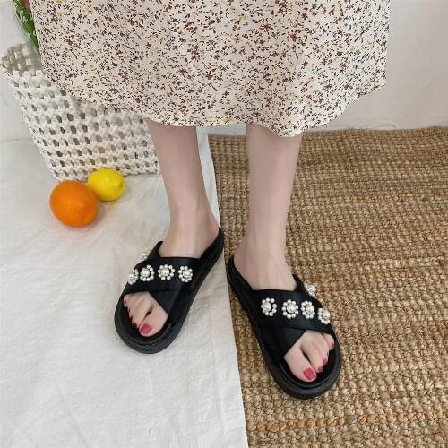 Womens slippers for outer wear 2021 new summer fashion British style pearl platform sandals non-slip and comfortable