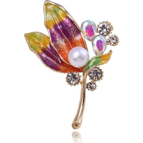 Elegant Pin Rhinestone Jewelry Flower Brooch Leaf Painted Gold Color Pearl Banquet Women Breast Pin Mixed Color Ladys Garments