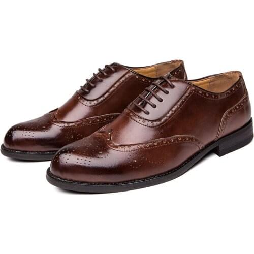 Yomior Fashion Pointed Toe Soft Leather Men Casual Shoes Vintage Italian Designer Men High Quality Wedding Dress Brogue Shoes