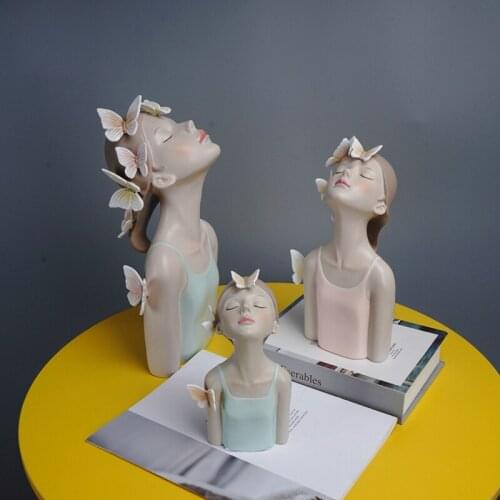 Resin Statue Fresh Nordic Style Butterfly Girl Looking Up to the Sky Home Decor Crafts Interior Desktop Decoration Sculpture