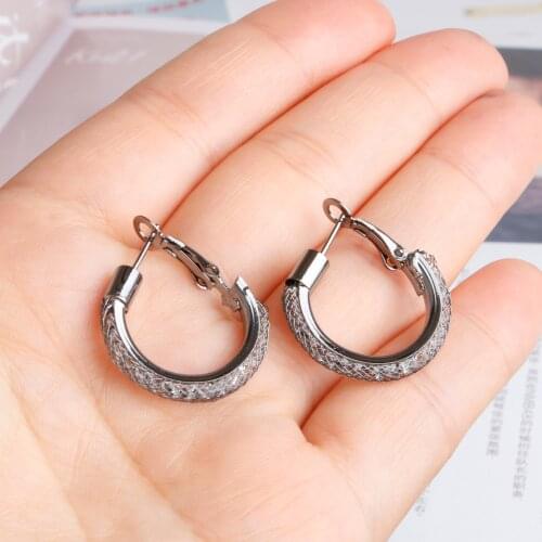 Hgflyxu Black and Silver Color Small Crystal Hoop Earrings for Women 25mm Nice Earring Wholesale Fashion Ear Jewelry NEW