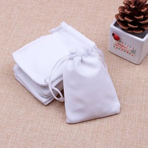 50pcs/lot White Color Velvet Bags 9x12cm Pouches Jewelry/MP3 Packing Bags Christmas/Candy/Wedding Gift Bags Free Shipping