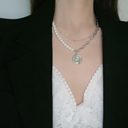 U-Magical Double Layer Circle Queen Portrait Imitation Pearl Pendant Necklace for Women Asymmetric Chain Bead Necklace Jewelry