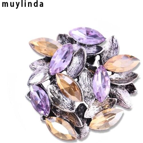 Muylinda Crystal Flower Brooch Alloy Plate Design pins Fashion Vintage Metal brooches For Women Simple Geometic Rhinestone Pin