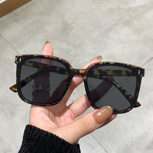 Classic Vintage Square Sunglasses Women Oversized Sun Glasses Female Fashion Retro Black Sun Glasses Shades Goggle Mens