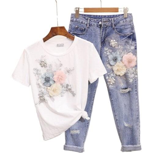 Denim Suit Female Summer 2021 New Embroidered Three-dimensional Flower Short-sleeved T-shirt+Ripped Nine-point Jeans 2-piece Set