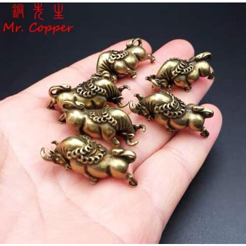 Antique Bronze Strong Bullfighting Miniatures Retro Solid Brass Lucky Bull Figurine Ornament Desktop Decoration Keychain Pendant