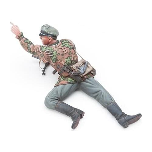 New Unassembled 1/16 120mm officer on the ground Resin Kit DIY Toys Unpainted resin model