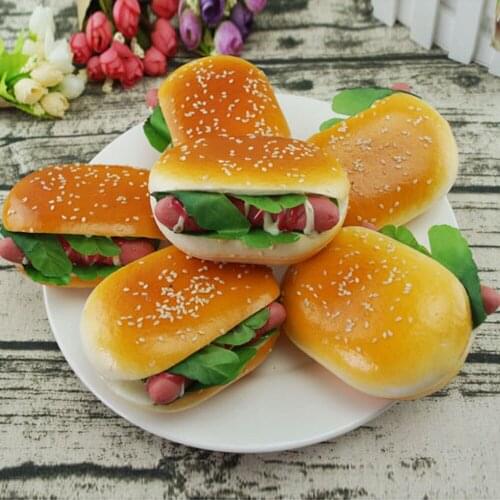 Dining room restaurant decor vegetables Leaves sesame beef hamburger potato chips toasted sliced Artificial simulation bread