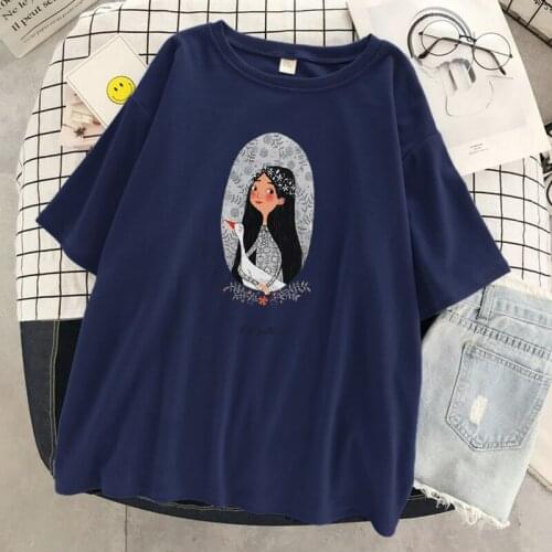 Girl holding Goose Street Fashion Print Women T-Shirts Soft O-Neck T Shirts High Quality Clothes Summer Breathable Tops Womens