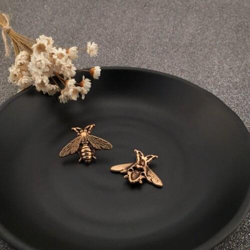 Free Shipping Vintage Bee Brooches Pins Alloy Metal Insect Lapel Brooch Broches Man Suit Shirt Collar Lapel Pin Women Jewelry