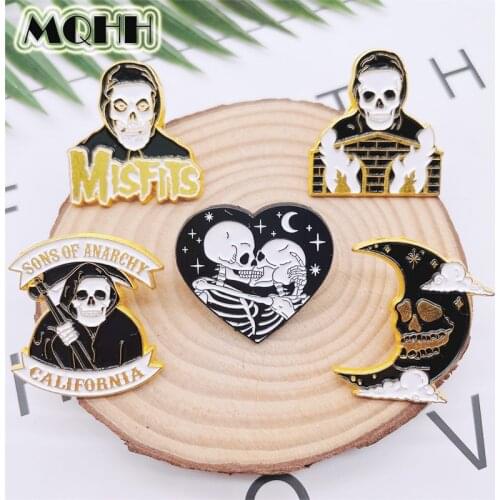 Creative Punk Halloween Ghost Skeleton Enamel Pins Love Moon Brooch Alloy Badge Clothes Bag Accessories Woman Jewelry Gift