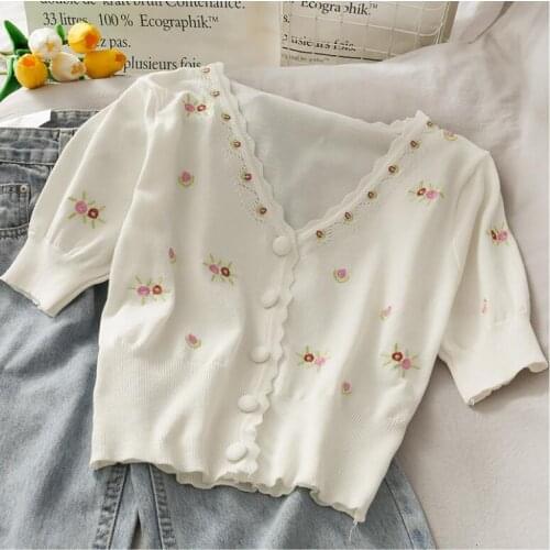Retro sweet style V-neck sweet embroidery flower knitted cardigan short section slim T-shirt women
