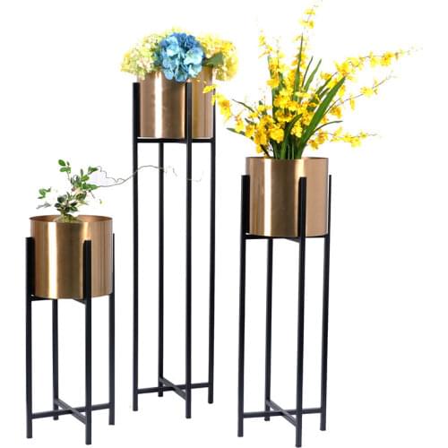 Large Metal Candle Holders Ornaments Gold Flower Holder Wedding Centerpieces European Style Living Room Candelabros Gift FC549