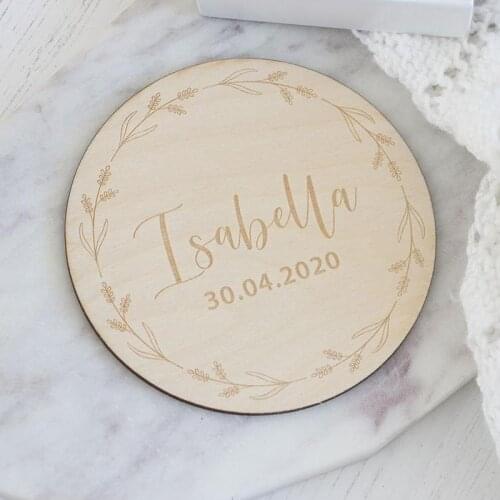 1 piece of baby announcement wooden plaque Personalized name Wooden garland Name sign, birth announcement Photo props