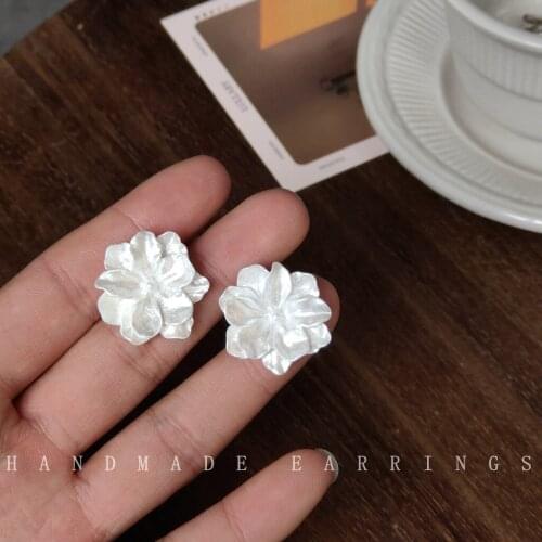 S925 Silver Needle Small Fresh Resin White Flower Earrings Korean Fashion Sakura Earrings Earrings for Women Wholesale Earing