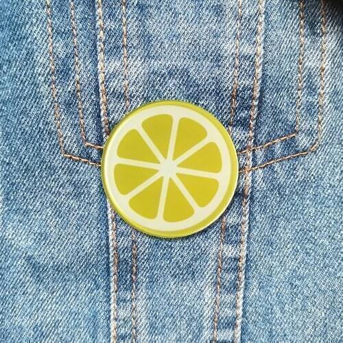 Cute Korea Janpan Style Acrylic Brooch Artificial Fruit Lemon Slices Lapel Pin Brooches Badges For Backpacks Suit Shirt Jewelry
