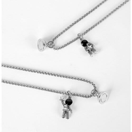 1Pc/Pair Astronauts Magnet Attraction Pendant Couple Necklace Friendship Jewelry Creative Chain Necklaces for Women Men Gift