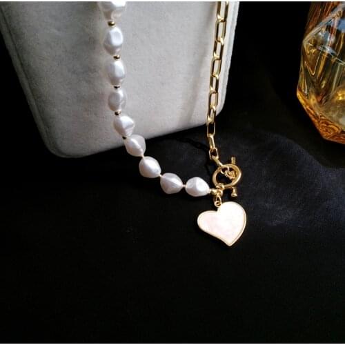 XIALUOKE Pearl Resin Heart-shaped Pendant Necklace Korea Fashion Light Luxury Hollow Chain Clasp Necklaces Womens Party Jewelry