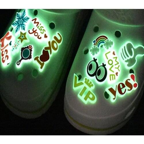 1pcs Glow In The Dark Croc JIBZ Charms PVC Noctilucence Accessories Decoration Bad Bunny For Clog JIBZ Button Charm For Kid Gift
