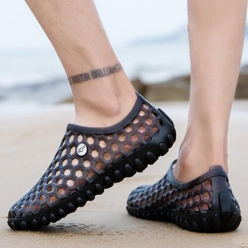 Summer 2021 Sandals Men and Women Wood Garden Light Shoes Jelly Shoes Slippers Women Men Beach Water Shoes Soft Flat Shoes