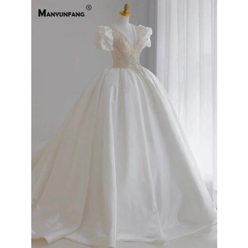 Luxury Crystal V-Neck Puff Sleeve Embroidery Appliques Tulle Bridal Ball Gown Real Photo Lace Up Back Chapel Train Wedding Dress