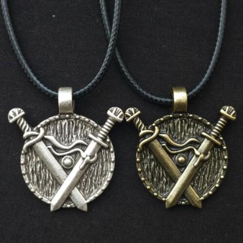 New Mens Necklace Viking Retro Double Sword Pendant Medieval Jewelry Warrior Wearing Necklace Mens Pendant and Chain Gift