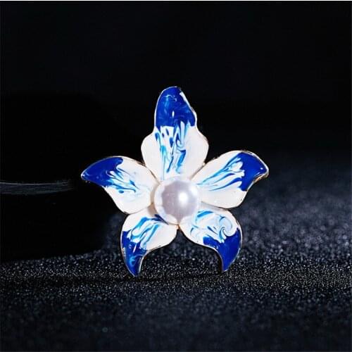 White Blue Enamel Pin Flower Brooches For Women Coat Accessories Pearl Broch Pins Jewelry New Design Christmas Gifts