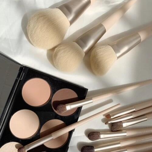 12pcs Makeup Brush Sets Soft Corn Silk Blush Powder Brush Animal Hair Eye Shadow and Brushes Beauty Facial Cosmetics