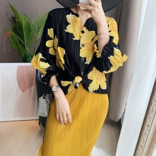 LANMREM New Arrivals Printed Round Neck Long Sleeve Pleated Top For Women Single Breasted Shirts Fashion All-match Casual 2T1502