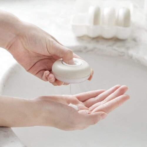 4PCS/1SET Travel Plastic Press Type Portable Sub-Bottling Skin Care Products Lotion Sub-bottling Round Shampoo Shower Tool
