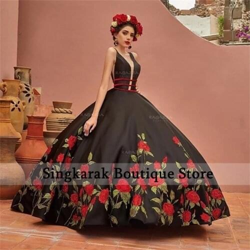 Black Ball Gown Quinceanera Dresses 2020 V Neck Beaded Elegant Sweep Train Sweet 16 Dress Embroidery vestidos de xv años