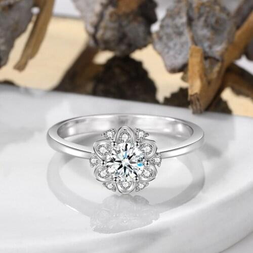 Classics White Gold Plated Bridal Wedding Ring Womens Crystal Flower Ring White 0.45 AAA Cubic Zirconia Engagement Ring Jewelry