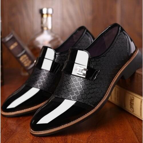 2021 Mens shoes Leather Embossing Classic Fashion Luxury men shoes Wear-resistant Non slip Mans footwear Anti-slip Black shoes