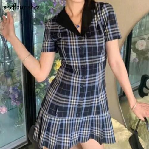 Sheflourishes Fashionable Dresses In A Cage