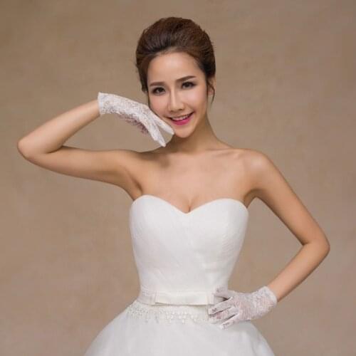 Womens Floral Lace White Short Gloves Full Fingered Wrist Length See Through Solid Color Bridal Wedding Mittens Vintage