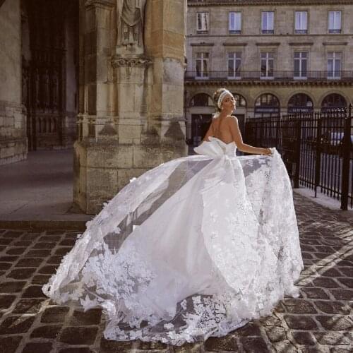 Classical Off the Shoulder Wedding Dress Strapless A Line 3D Flower Lace Court Train Summer Beach Bridal Gowns Boho Style